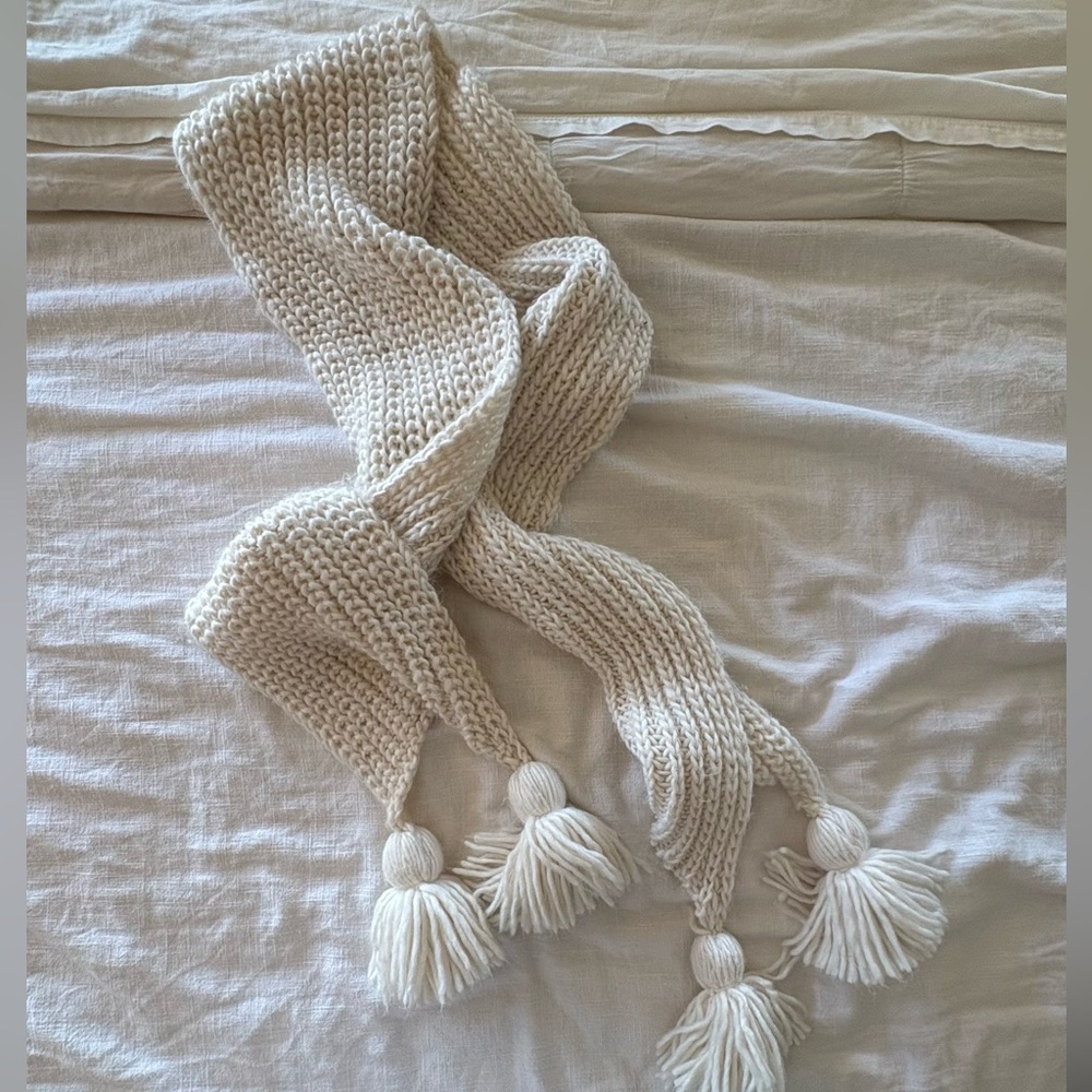 soft , crocheted scarf 🧣